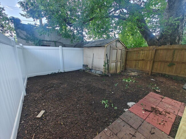 Foto del edificio - 3 bedroom home at Garland and S Sheppard