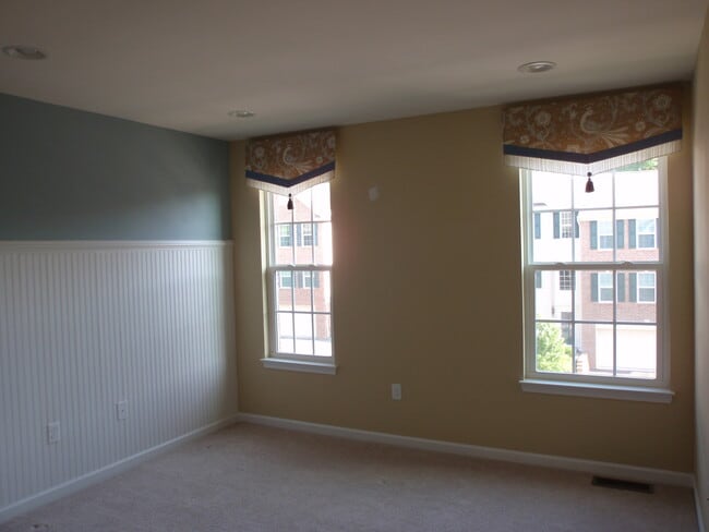Building Photo - 325 Broadstone Dr