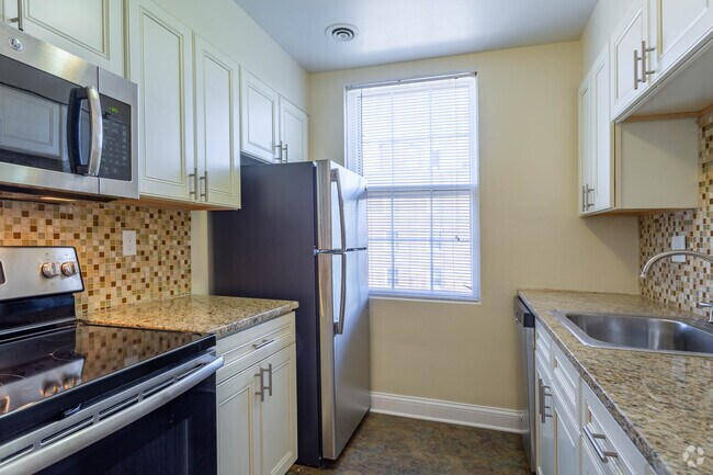 2 habitaciones, 2 baños renovados - Shaker Park East Apartments