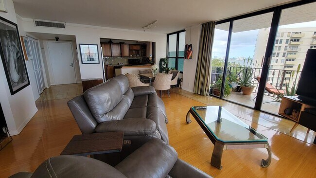 Foto del edificio - 780 NE 69th St