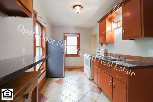 Foto del edificio - 833 Edgewater Ave
