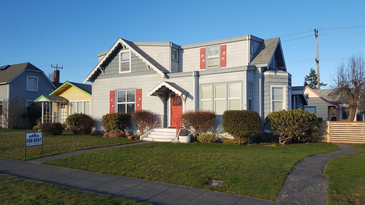 Primary Photo - 1 bed 1 bath apartment in Port Angeles