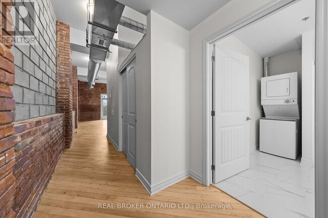 Building Photo - 150 Mill St