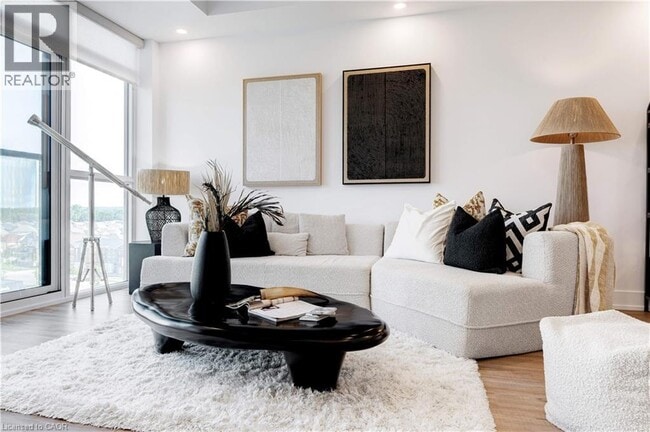 Building Photo - 803 Dundas St E