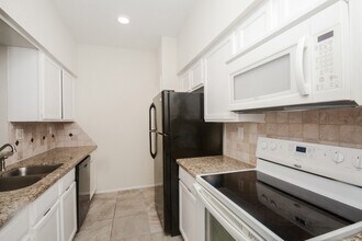 Building Photo - 664 Wilcrest Dr