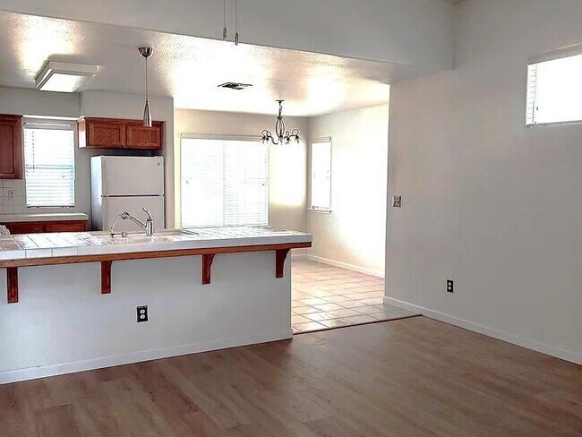 Foto del edificio - The 3-Bd , 2-Bth home is freshly renovated with new paint, new blinds and has newer appliances, w...