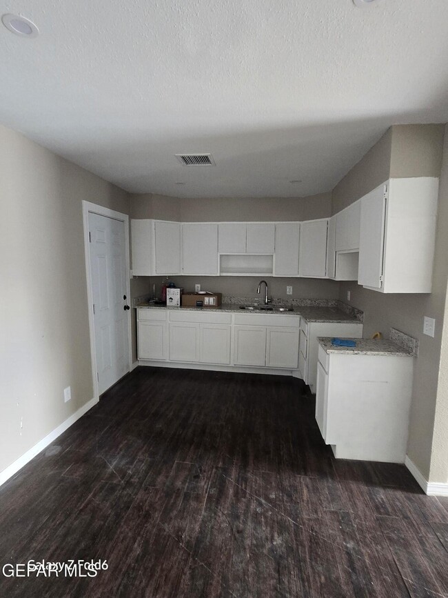 Building Photo - 8051 Algerita Ct