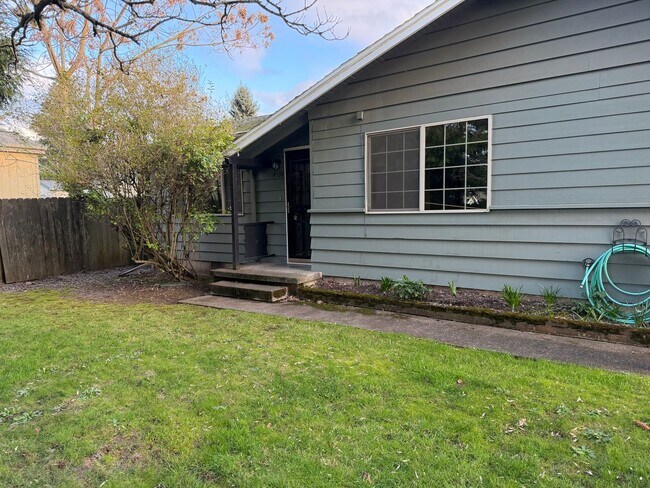Building Photo - 4538 NE Killingsworth St