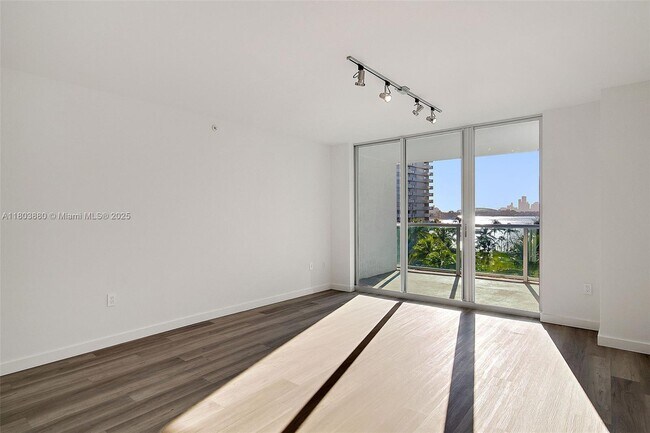 Foto del edificio - 1500 Bay Rd