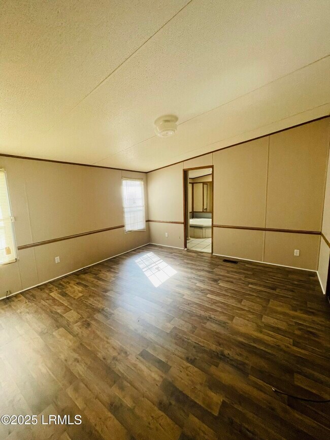 Foto del edificio - 153 Middlefield Cir