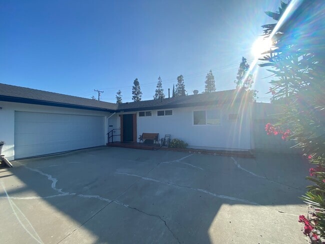 Building Photo - 12614 Renville St
