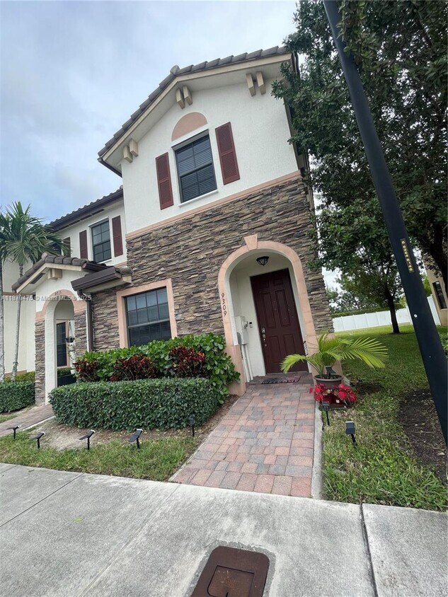 Foto principal - 9309 W 32nd Ln