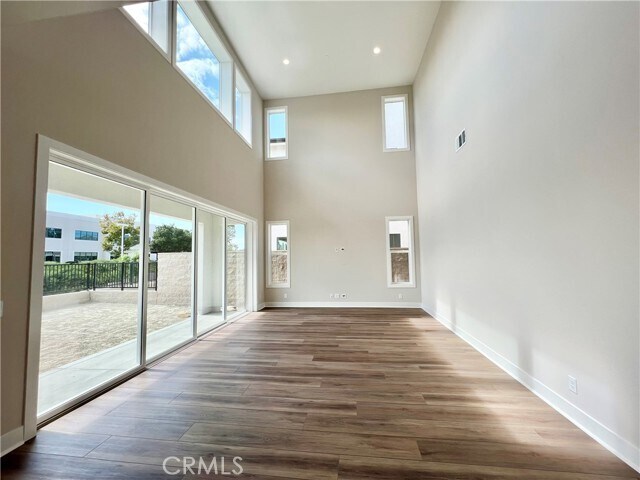 Building Photo - 371 Burwood