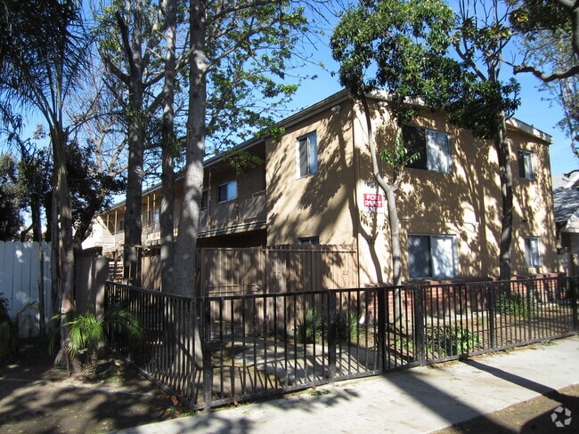 Building Photo - 437 Walnut Ave
