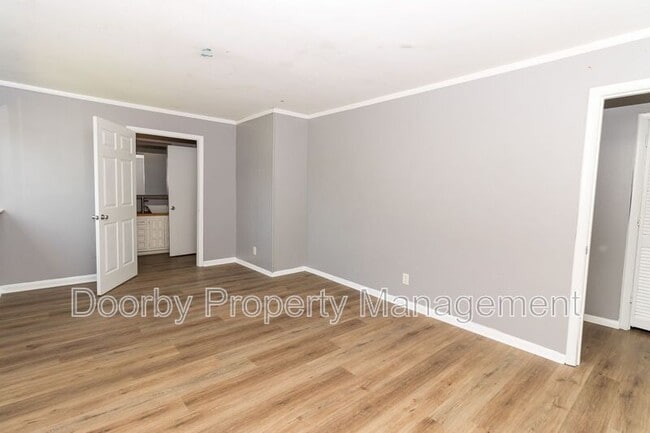 Building Photo - 2907 Kendale Dr