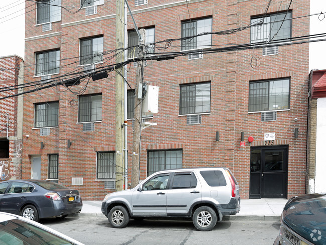 Building Photo - 715 E 214th St