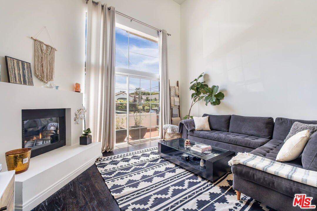 Foto principal - 801 N Martel Ave