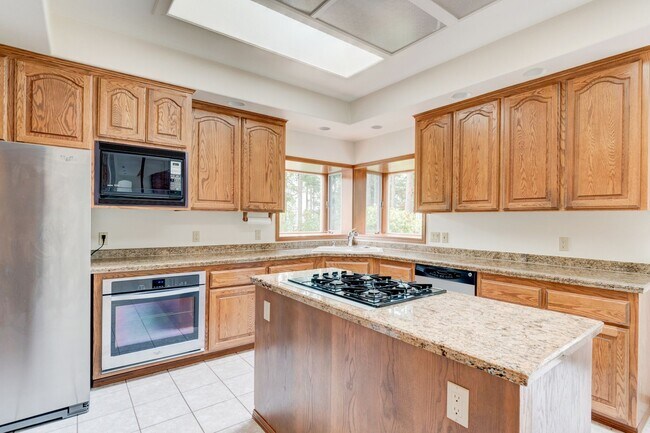 Building Photo - Charming Three Bedroom+ Home in Eagle Vist...