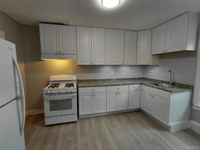 Building Photo - 67 Greenkill Ave