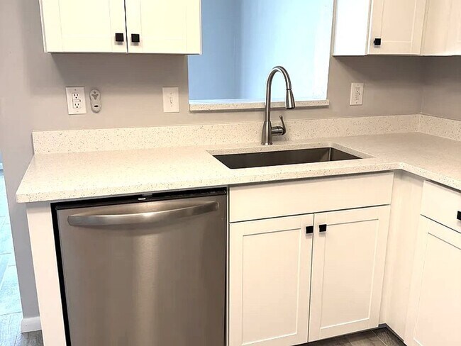 Foto del edificio - FIRST MONTH RENT FREE@! Immaculate 55+ Condo with Views of Golf Course in N. Ft. Myers