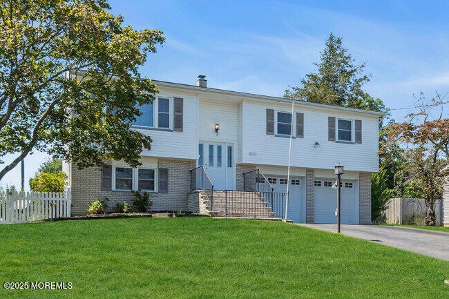 Building Photo - 2421 Homestead Ave