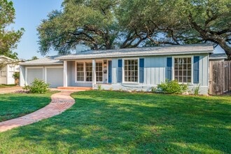 Building Photo - 215 Woodcrest Dr