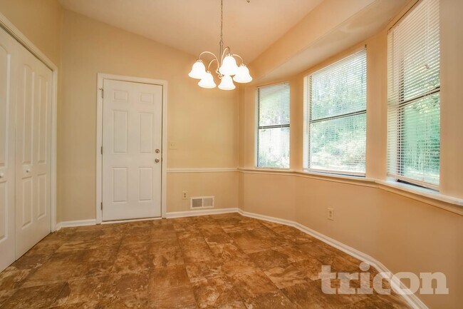 Foto del edificio - 4063 Tanglewood Rd