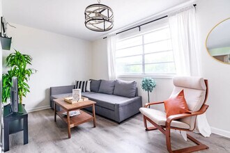 Building Photo - 605 Dennison Ave