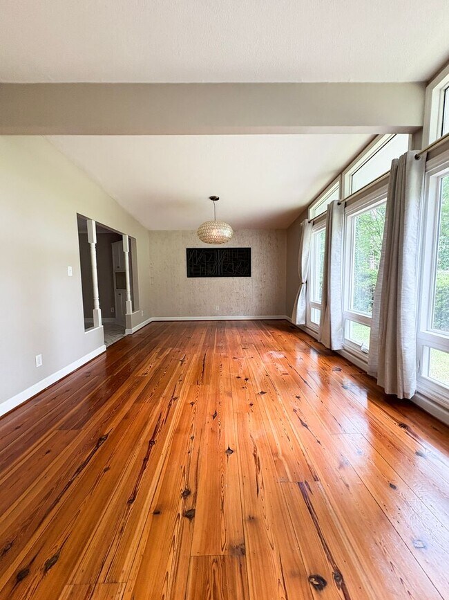 Foto del edificio - 3 Bedroom and 2.5 Bath Home (Pets Considered)