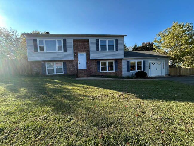 Building Photo - 1001 Dewberry Dr