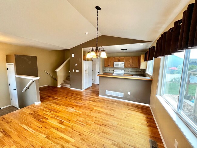 Building Photo - 4 Bed 3 Bath House in NE Fort Collins -  M...