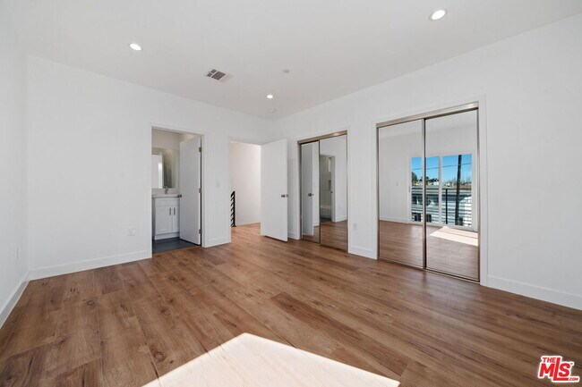 Foto del edificio - 6338 Beck Ave
