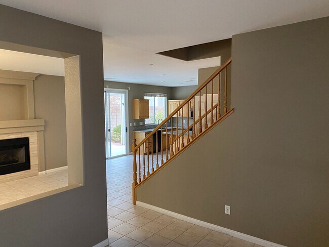 Foto del edificio - Gorgeous home close to Lake Sahara!