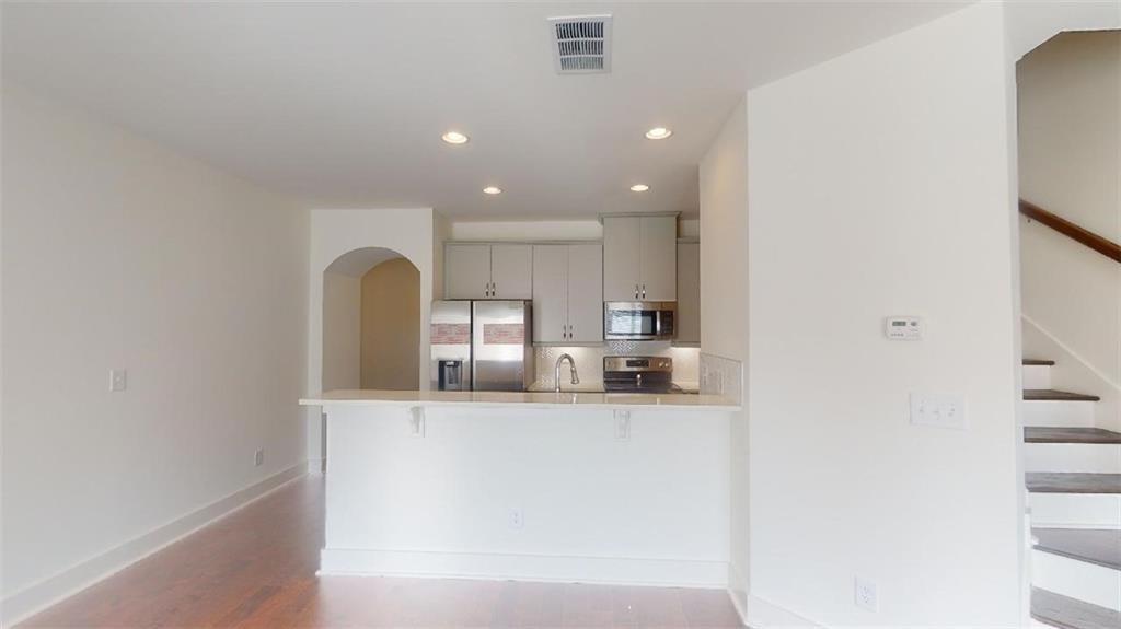 Primary Photo - 5869 Greystone Dr