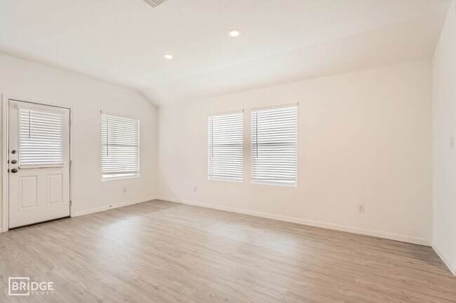 Foto del edificio - 1212 Treehouse Ln
