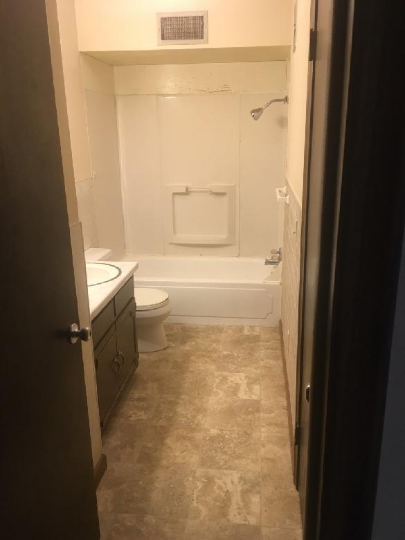 Foto principal - 605 N Dirks St