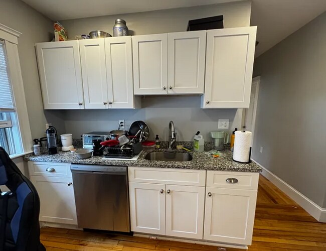 Foto del edificio - 74 Frederick Ave