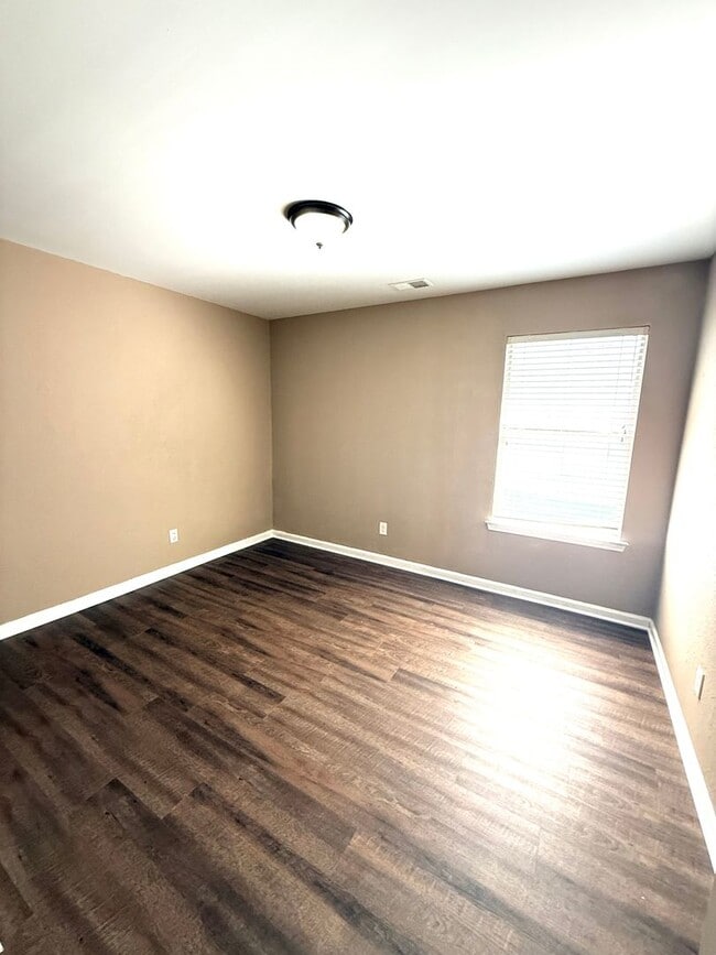 Foto del edificio - ** 4 Bed 2 Bath located in Park Lake ** Ca...