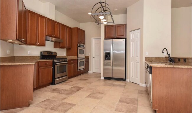 Foto del edificio - 4 Bedroom 3 Bathroom Home in Brookfield