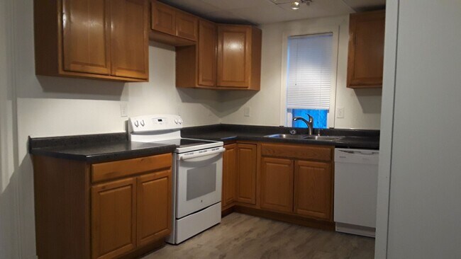 Foto del edificio - AVAILABLE JULY - 3 BED 1 BATH