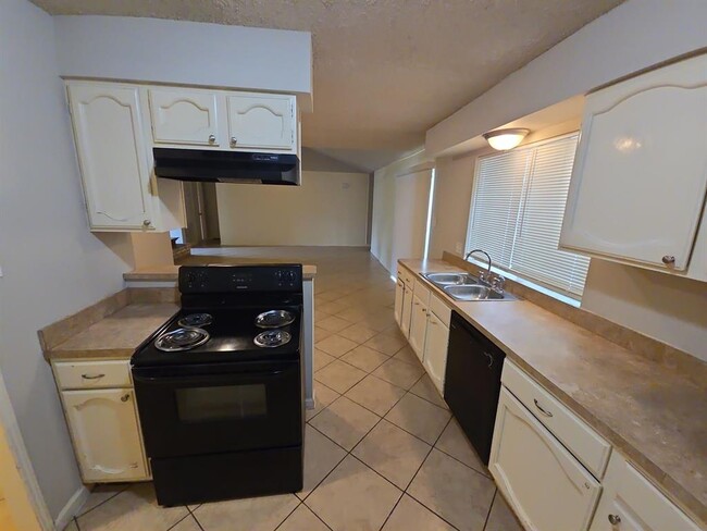 Building Photo - 4814 Algernon Dr