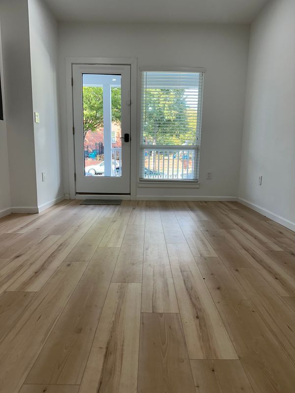 Foto del edificio - 1925 H St NE