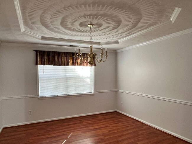 Building Photo - SPACIOUS 4 BED, 2.5 BATH HOME