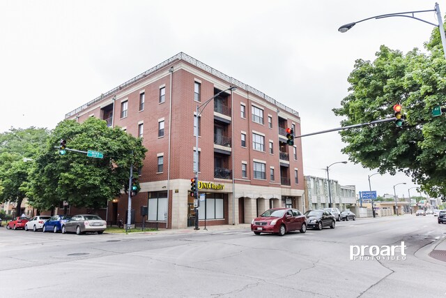 Foto principal - 5300 N Lincoln Ave
