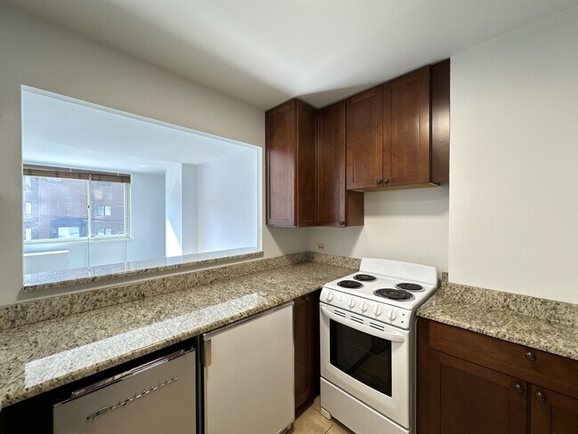 Foto del edificio - 1349 N Dearborn St