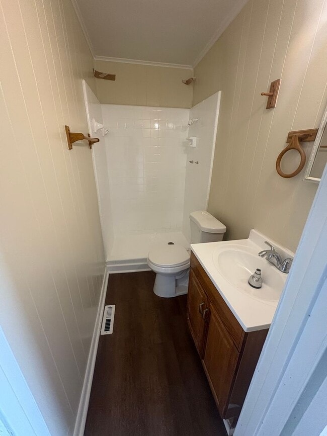 Building Photo - 3 Bedroom and 2 Bathroom home.