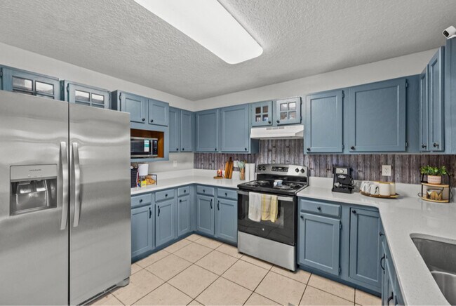 Foto del edificio - 324 Montgomery Ct