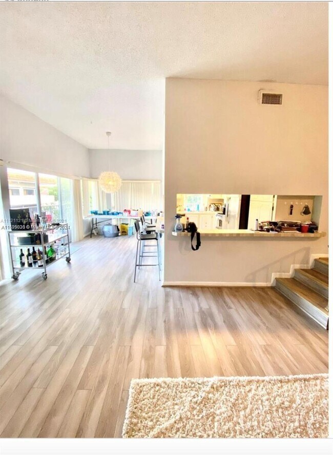 Foto del edificio - 4850 SW 63rd Ter