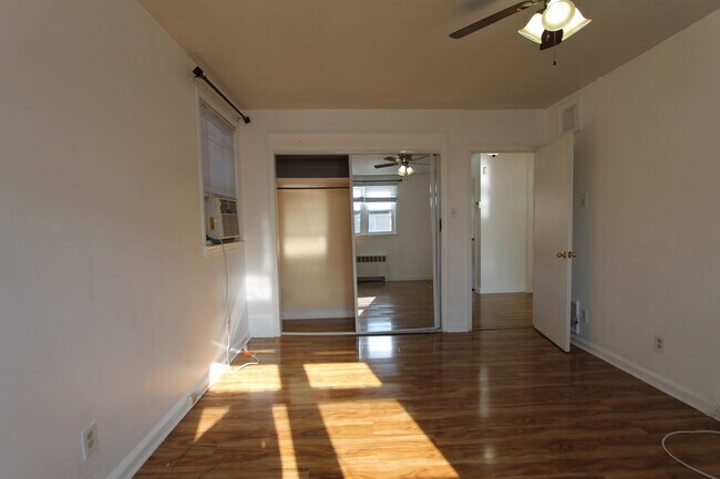 Foto del edificio - 6460 Ardleigh St