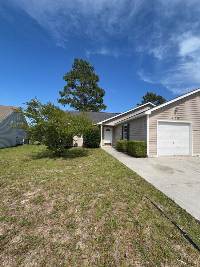 Building Photo - Charming 2 Bedroom, 2 Bath Duplex in Hubert 206 Faison Lane